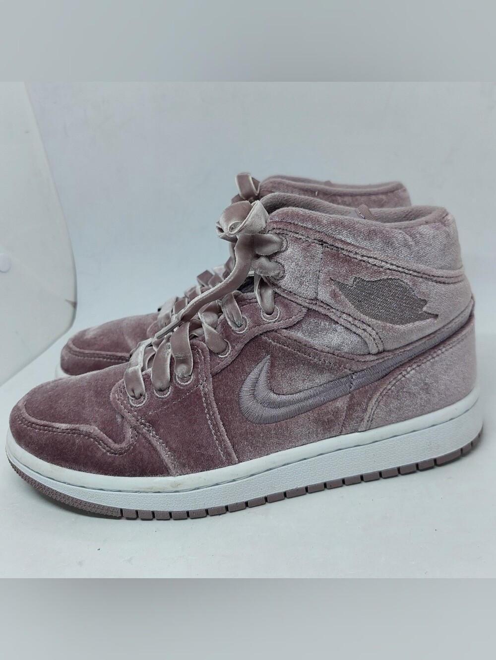 Nike Air Jordan 1 Mid SE Sneaker Purple Velvet Womens Sz 6.5 Athletic DQ8397-500